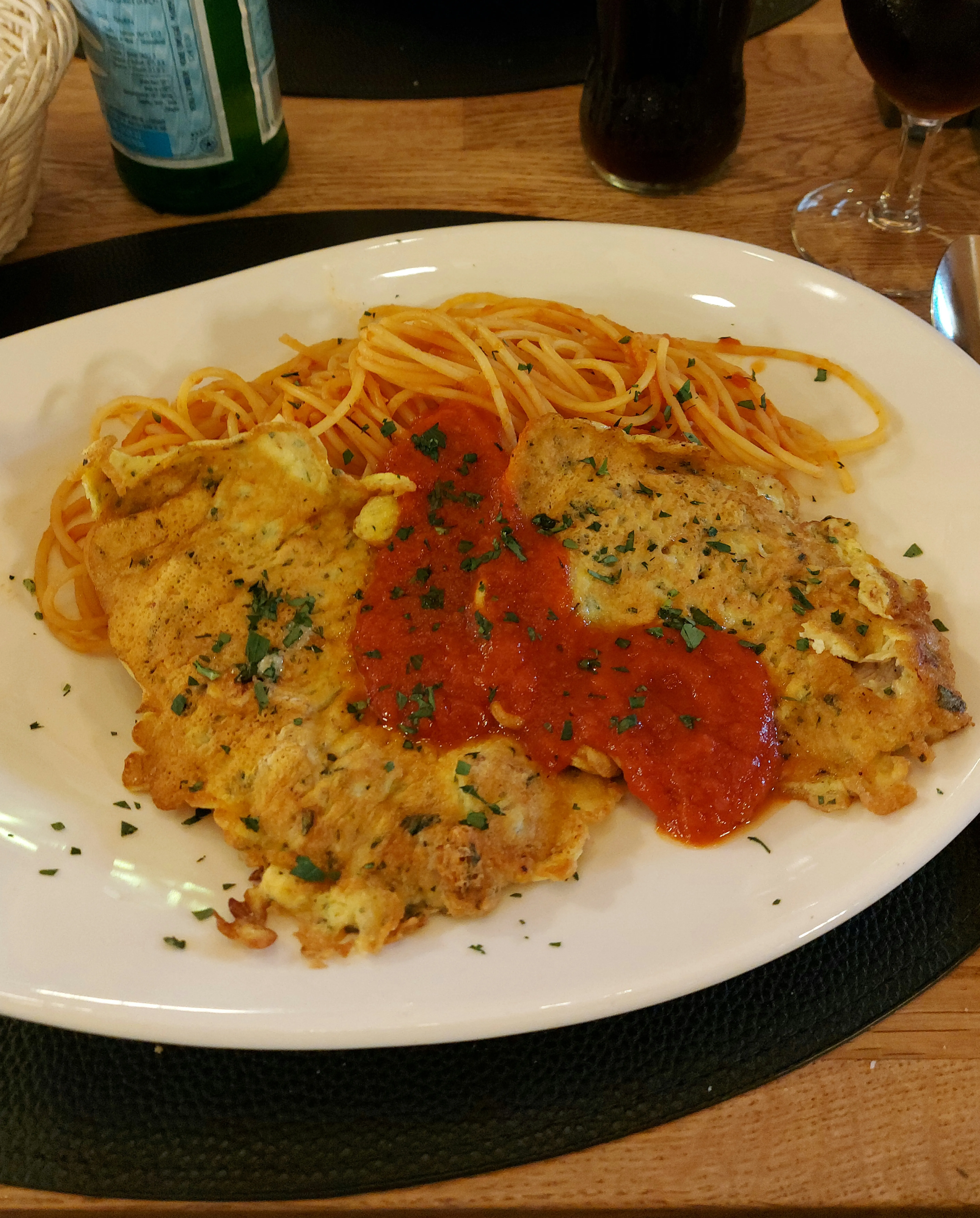 Kalbspiccata im Azienda mit Spaghetti