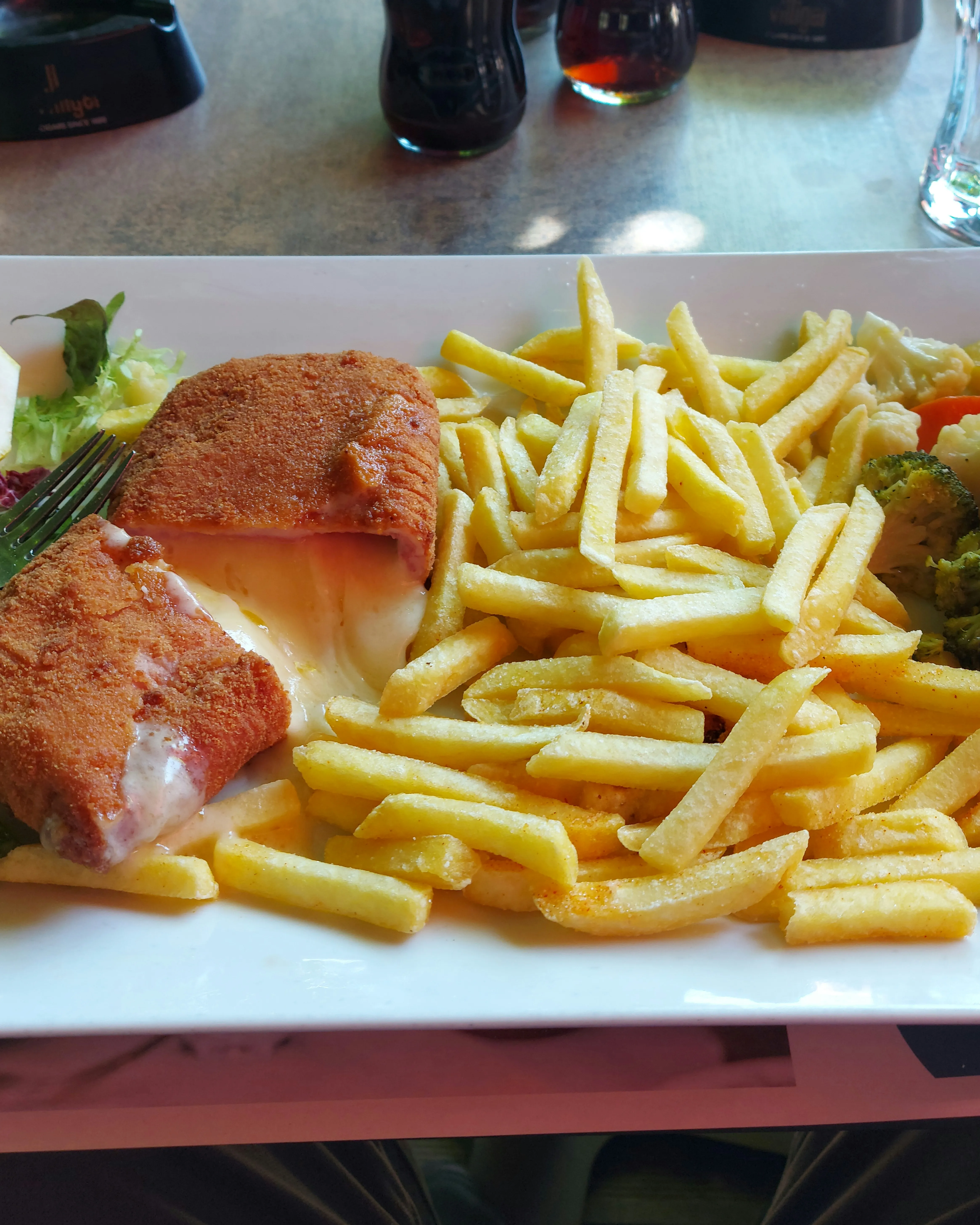 Aufgeschnittenes Cordon Bleu – der Käse in der Mitte war nicht ganz geschmolzen
