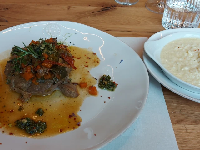 Ossobuccho mit Parmesanrisotto im Contra Corrente in Bern