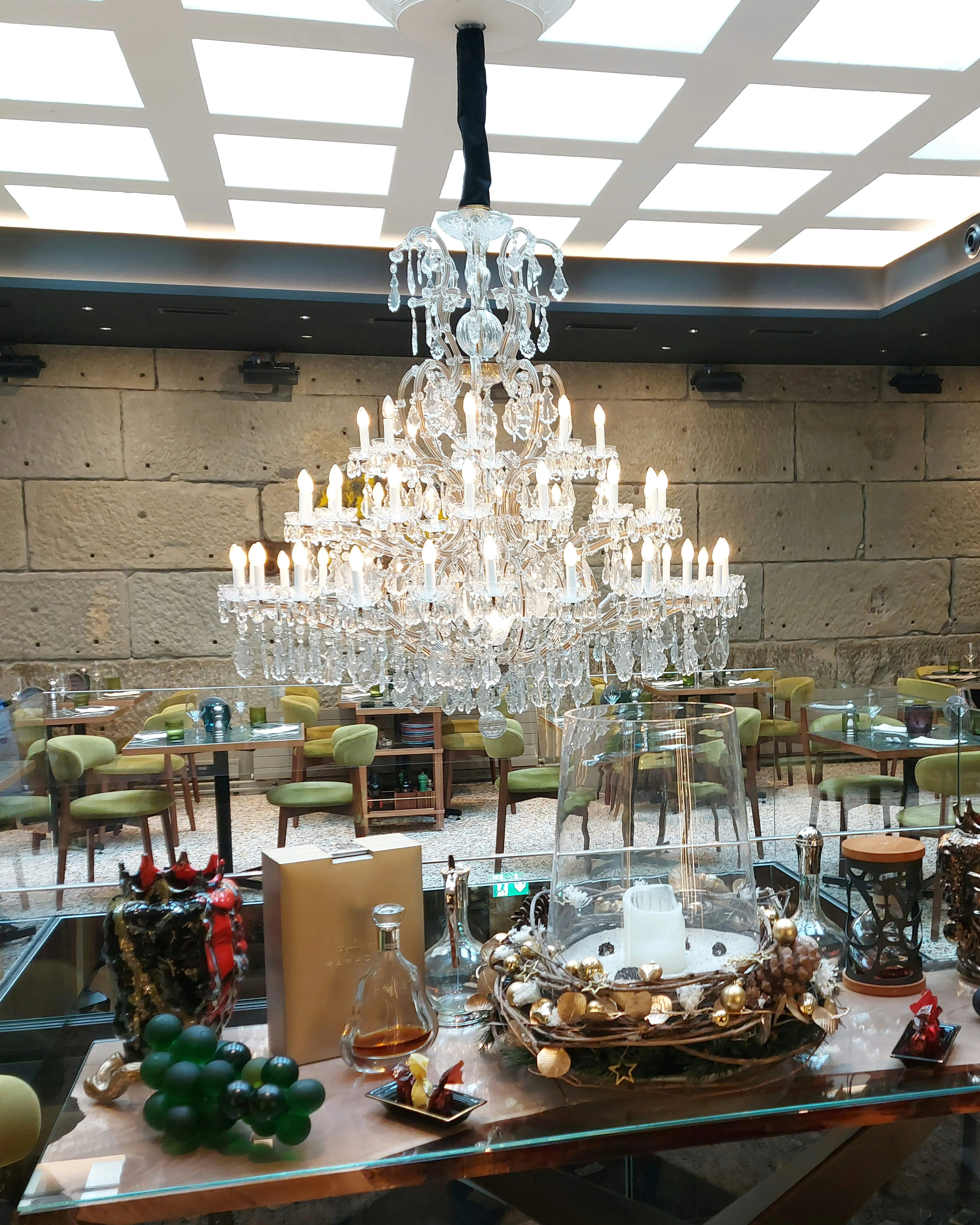 Interior of Galleria Luce Bern with chandelier, elegantly set tables, and stylish lighting