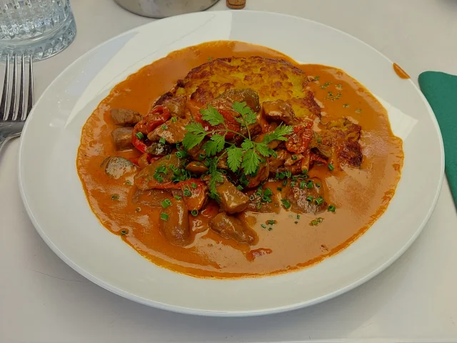 Stroganoff im Globus Bern Restaurant Rooftop Brasserie