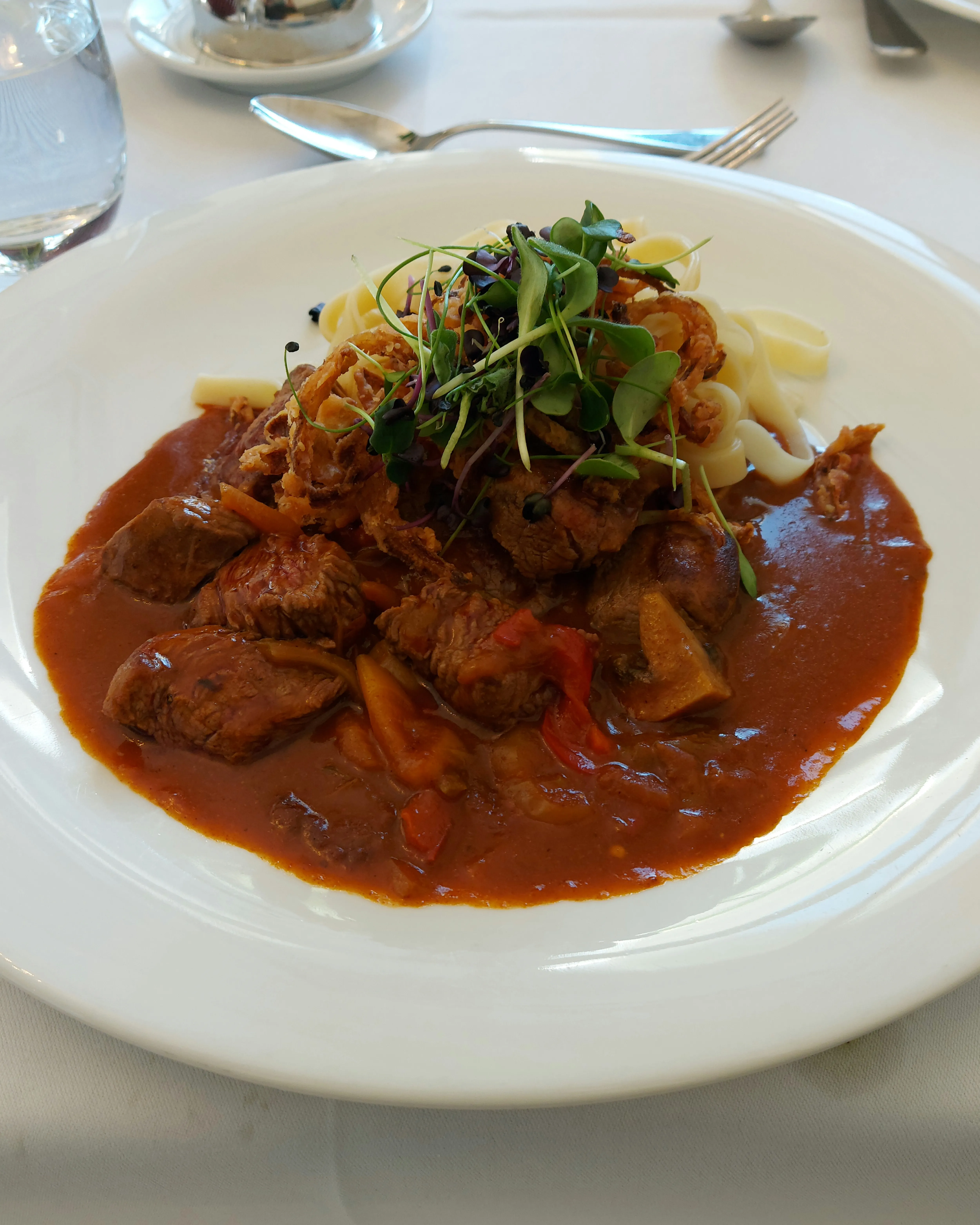 Haus der Universität Bern – Beef Stroganoff, a masterpiece of Swiss cuisine