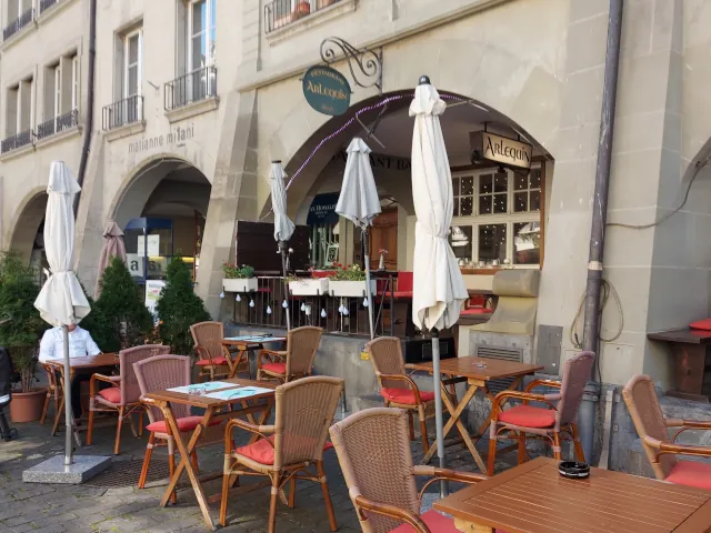 Arlequin from outside