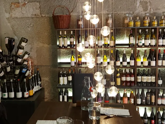 Interieur im Klösterli Weincafé in Bern